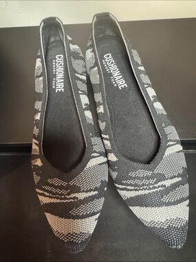 Cushionaire Ensley Memory Foam Pointed Slip-On Flats in Black and Gray